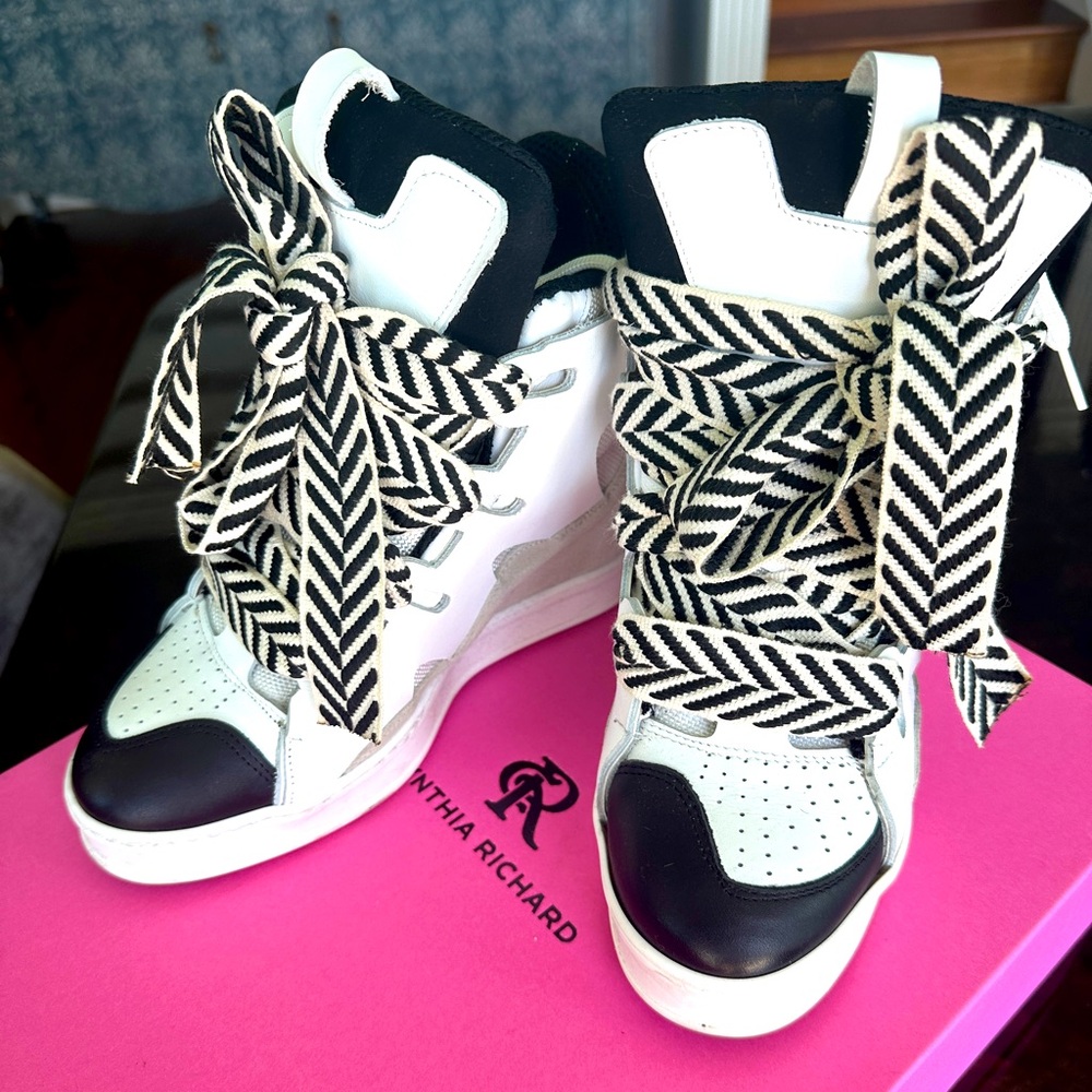 Gorgeous Cynthia Richard Street-Chic Wedge Sneakers